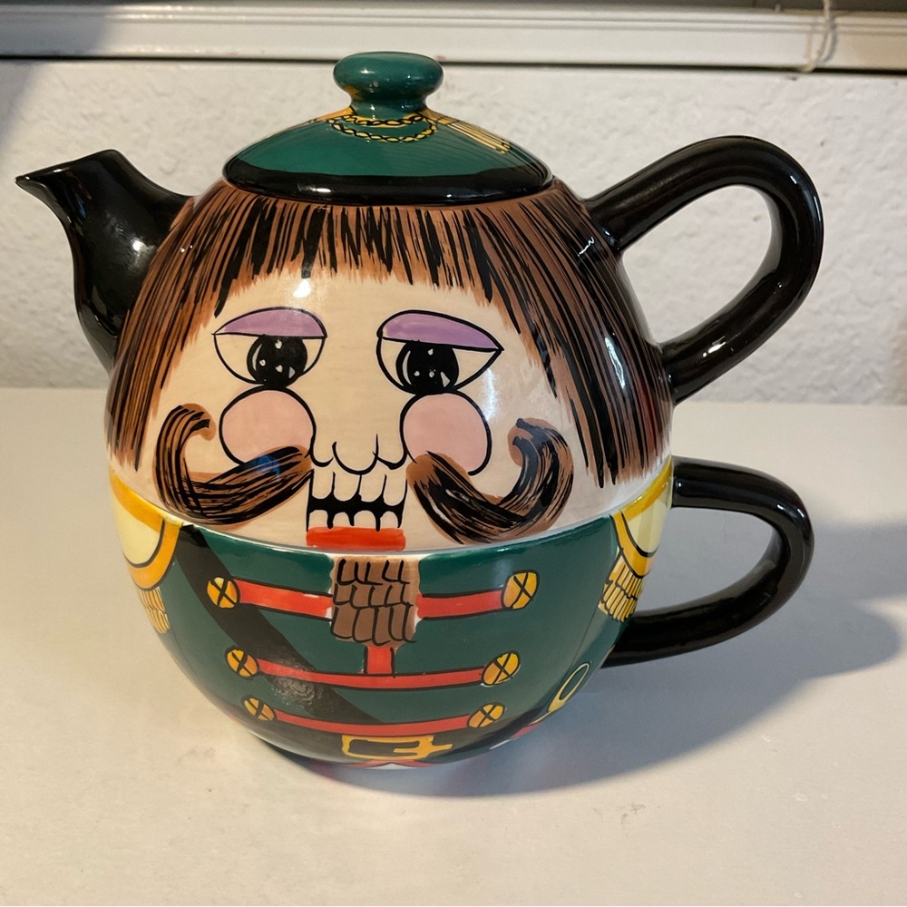 Vintage Cardinal Nutcracker Handpainted Ceramic Tea For One Set:Tea Pot & Cup